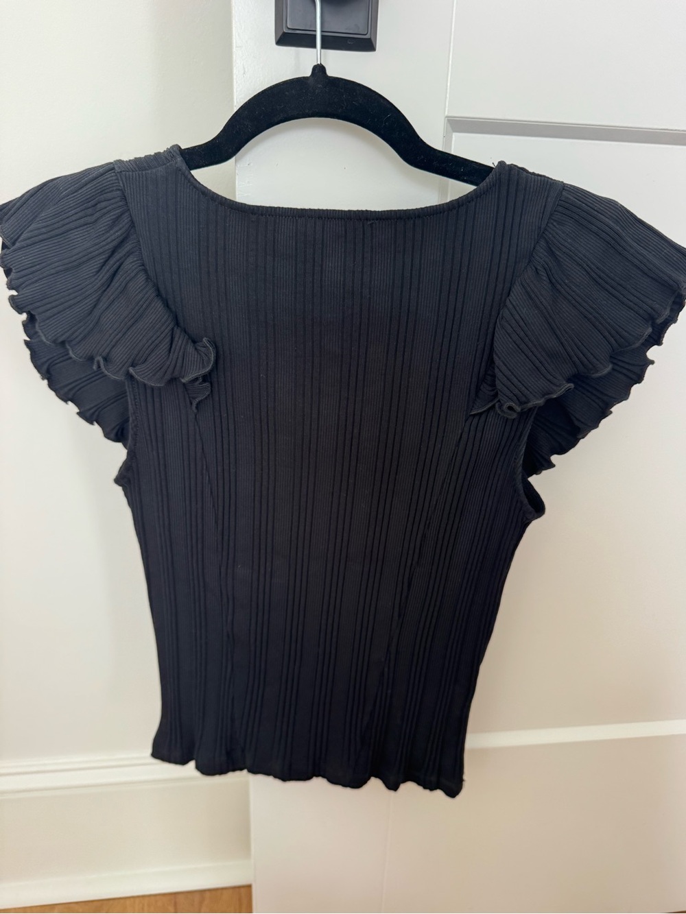 MANGO Black Ribbed V-Neck Ruffle Sleeve Tank - Picture 3 of 4